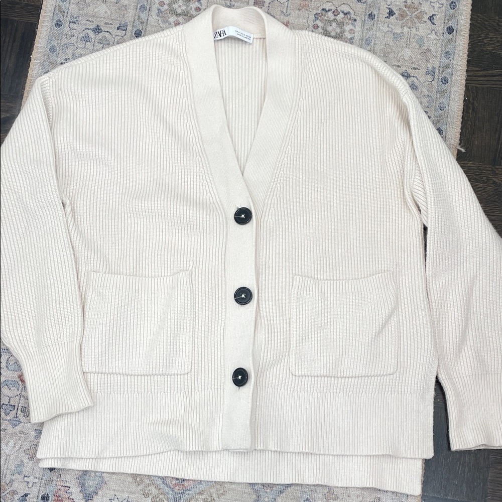 Zara cream cardigan with patch pockets & side vents